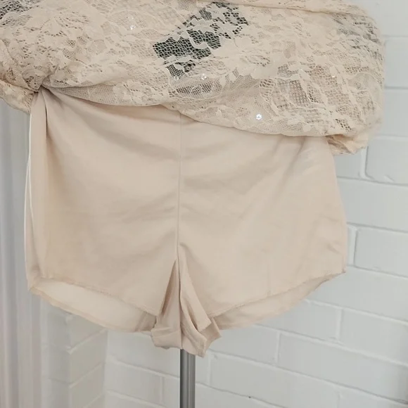 Elegant Cream Lace Skirt, Small - Picture 4 of 7